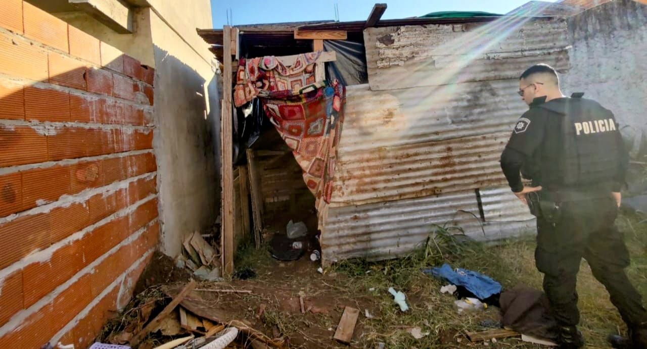 Indignante: encontraron a un bebé desnudo en la vía pública y sus padres estaban alcoholizados