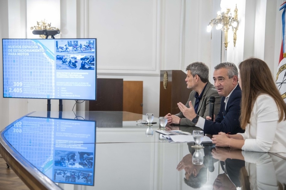 Javkin anunció un plan integral de ordenamiento y modernización del tránsito